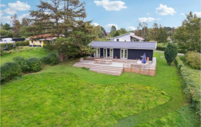 Lovely Home In Fårevejle With Kitchen